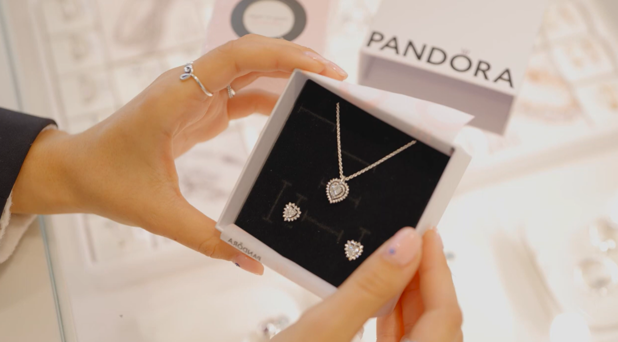 Pandora Valentine’s day commerical